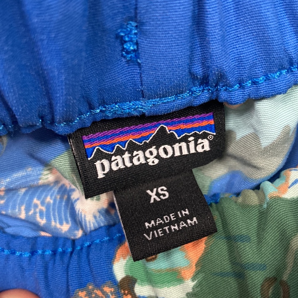 Patagonia Blue Parrot Print 100% Recycled Nylon Tropical Shorts Women's … - Picture 7 of 11
